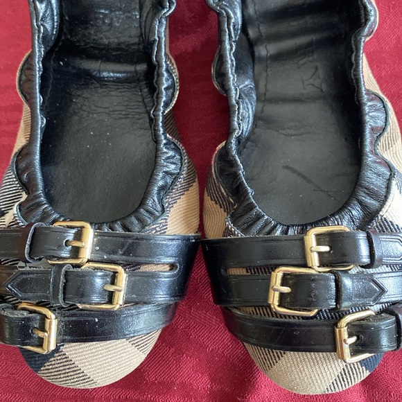 18:01 Burberry 3 Buckle Falcony Ballerina Flats - Picture 3 of 13